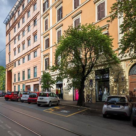 The Best Rent - Spacious One-Bedroom Apartment Near Colosseum Рим Екстериор снимка