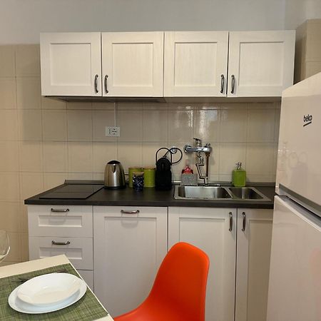 The Best Rent - Spacious One-Bedroom Apartment Near Colosseum Рим Екстериор снимка