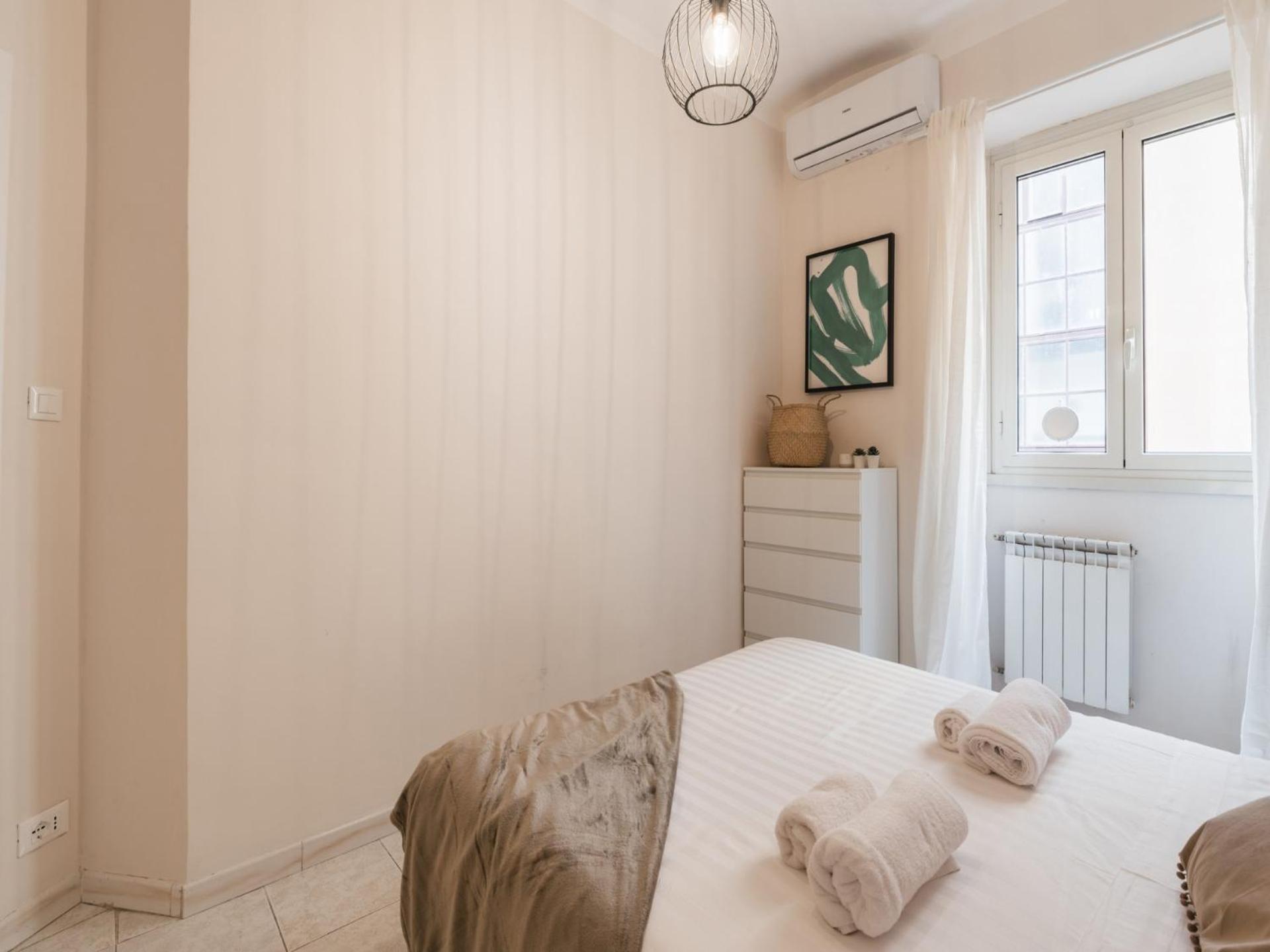 The Best Rent - Spacious One-Bedroom Apartment Near Colosseum Рим Екстериор снимка