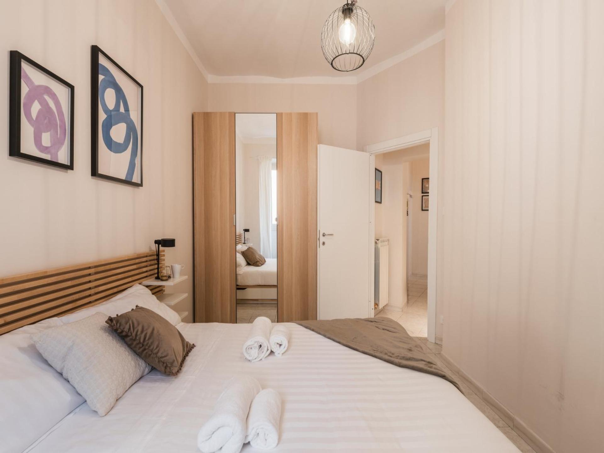 The Best Rent - Spacious One-Bedroom Apartment Near Colosseum Рим Екстериор снимка